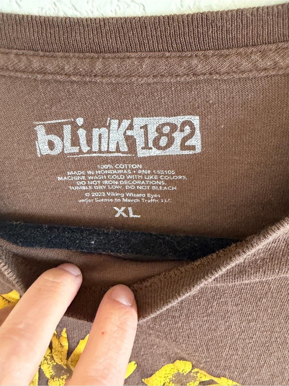 Blink 182 Cropped Brown Short Sleeve Graphic Tee with Yellow Sunflower Graphic - Picture 3 of 4